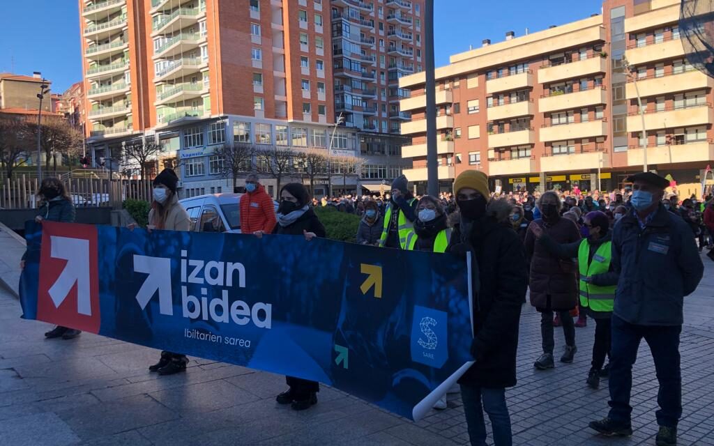 Manifestación a la cárcel de Basauri bajo el lema «ETXERAKO BIDEAN»