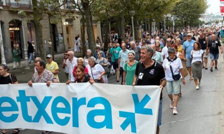 Donostiako jaietan Euskal preso, iheslari eta deportatuen aldeko Manifestazioa