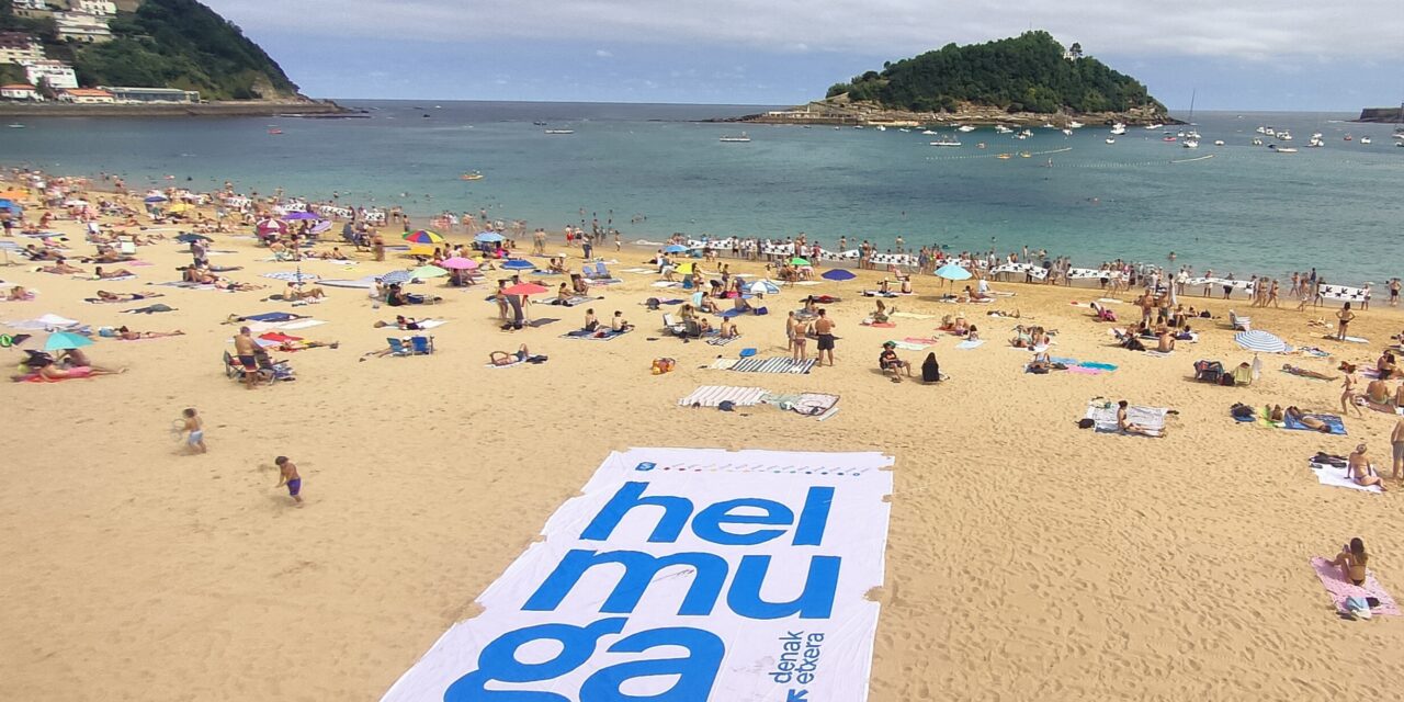 Nos hemos movilizado en 11 playas de Hego Euskal Herria para reclamar una solución definitiva a la situación de las y los presos, exiliados y deportados vascos