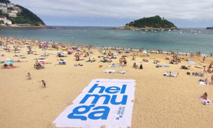 Nos hemos movilizado en 11 playas de Hego Euskal Herria para reclamar una solución definitiva a la situación de las y los presos, exiliados y deportados vascos