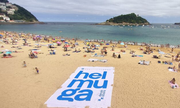 Nos hemos movilizado en 11 playas de Hego Euskal Herria para reclamar una solución definitiva a la situación de las y los presos, exiliados y deportados vascos